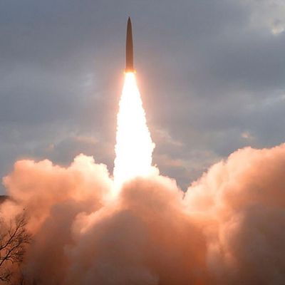 КНДР запустила 3 баллистические ракеты через несколько часов после отъезда Байдена из Азии