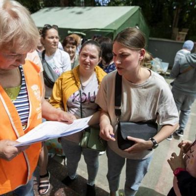 Українських біженців у Болгарії почали переселяти з готелів: у МЗС пояснили ситуацію