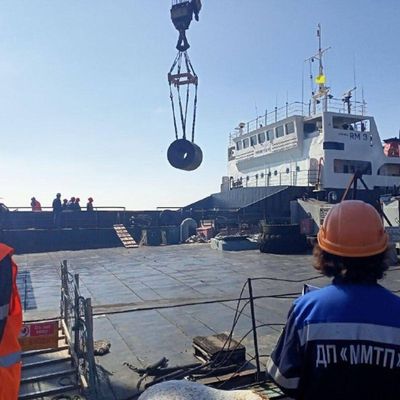 Оккупанты начали первую погрузку металлопроката из Мариупольского порта