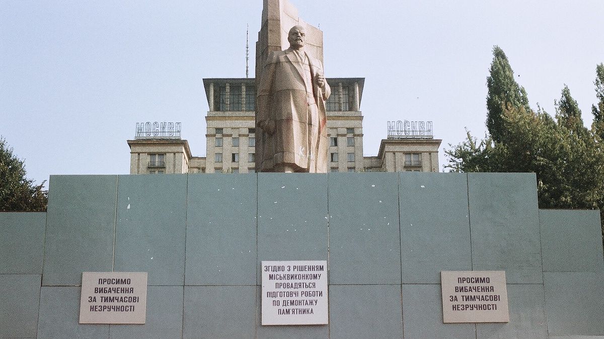 Как начинался ленинопад – 1991 год, в Киеве убрали монумент ленина