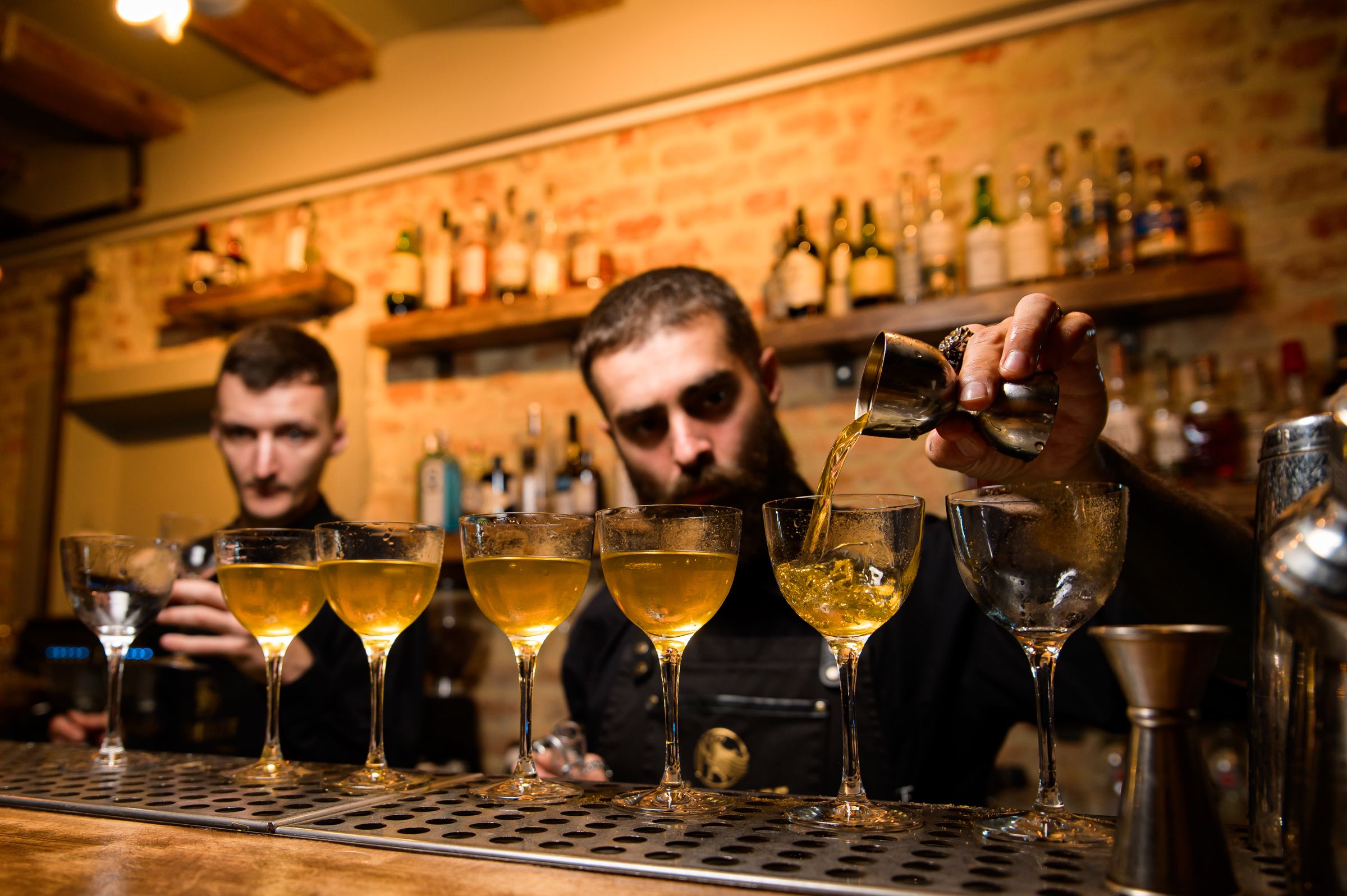 День благодарения бармена 2 декабря 2022 года - какие коктейли любят бартендеры и как их поблагодарить