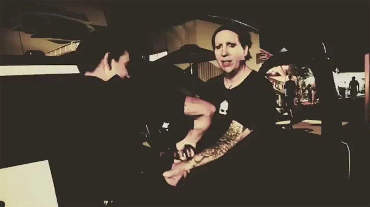 Интересная подборка – 5 звезд сцены, которых задерживала полиция прямо на их шоу - Men Интересная подборка – 5 звезд сцены, которых задерживала полиция прямо на их шоу - Men