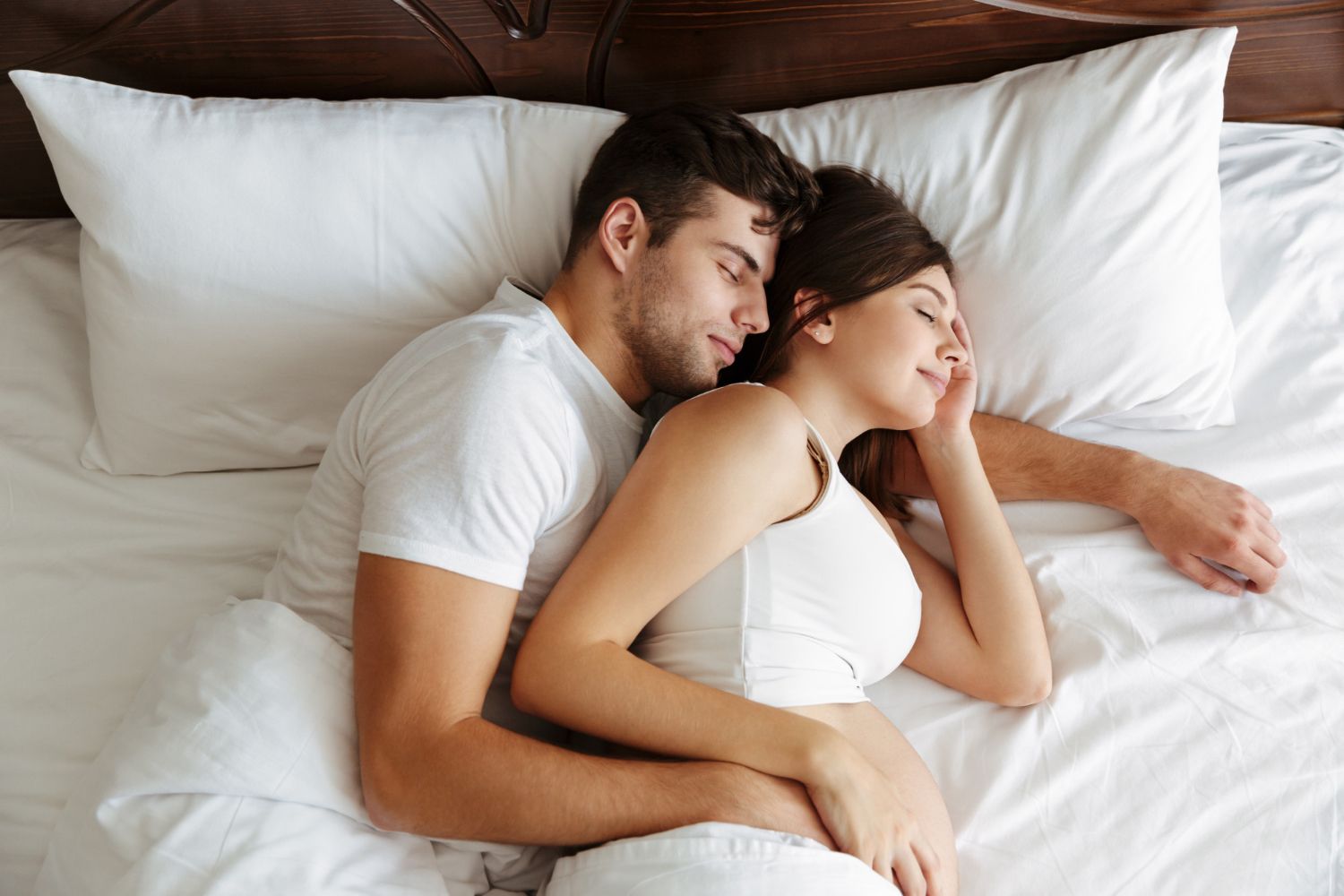 Некоторым парам эксперты рекомендуют спать отдельно