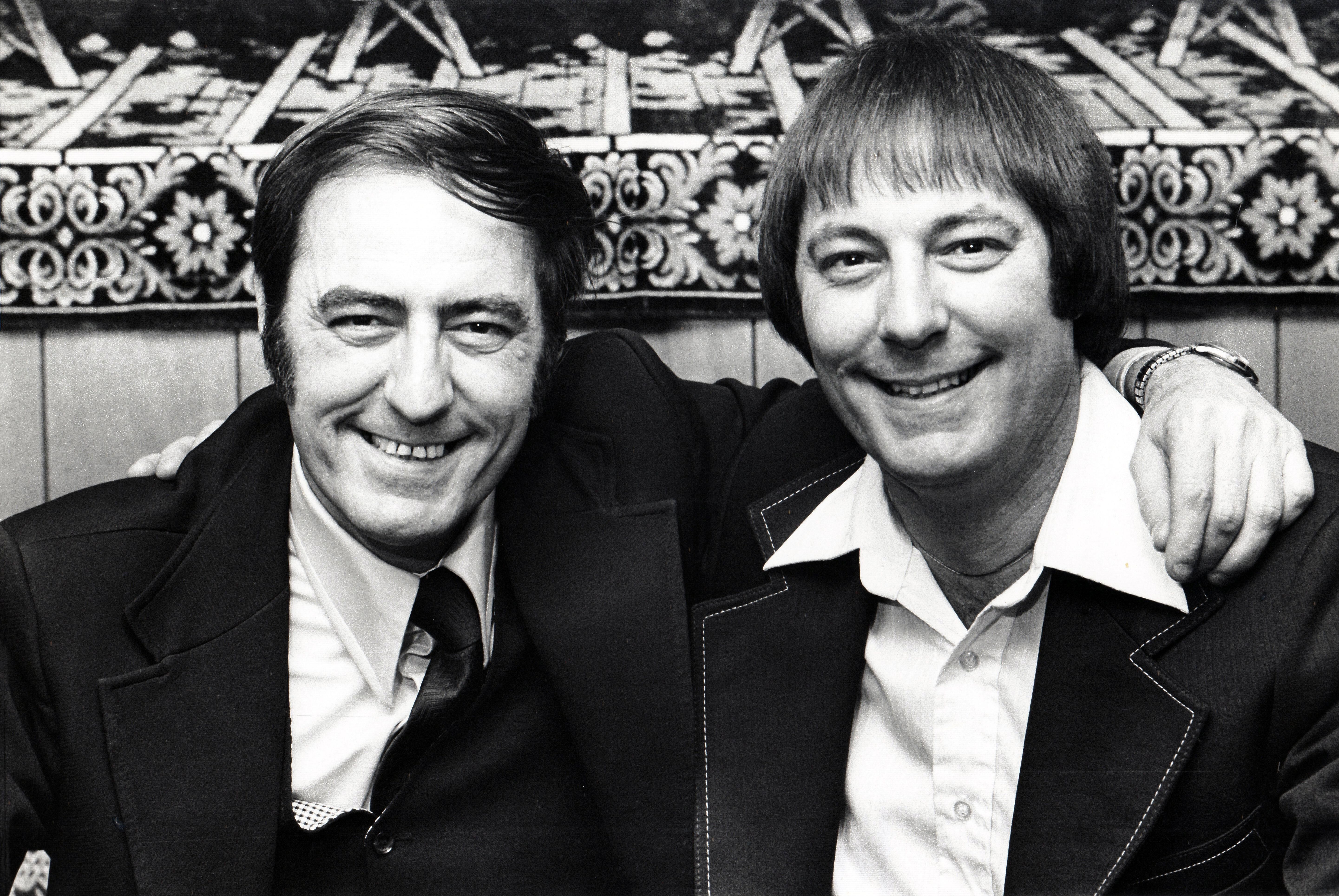 Братьев-близнецов разделили еще младенцами Братьев-близнецов разделили еще младенцами