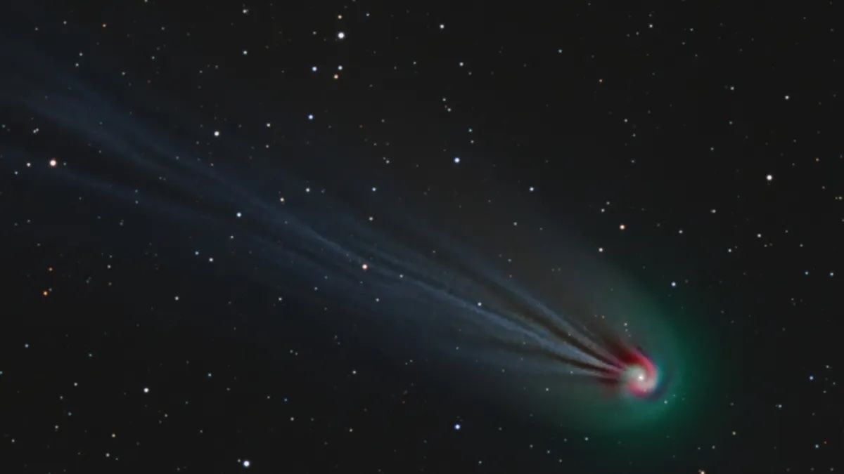 Нове фото комети диявола 12P показало несподівані подробиці - Men