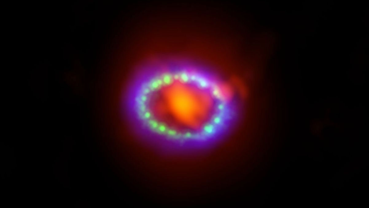 Сверхновая 1987A - ее ожерелье из жемчужин наконец имеет объяснение возникновения - Men Сверхновая 1987A - ее ожерелье из жемчужин наконец имеет объяснение возникновения - Men