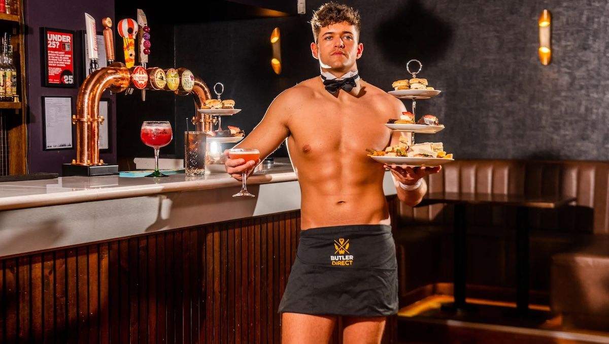 Голый дворецкий рассказал, чем занимается на своей работе - Men Голый дворецкий рассказал, чем занимается на своей работе - Men