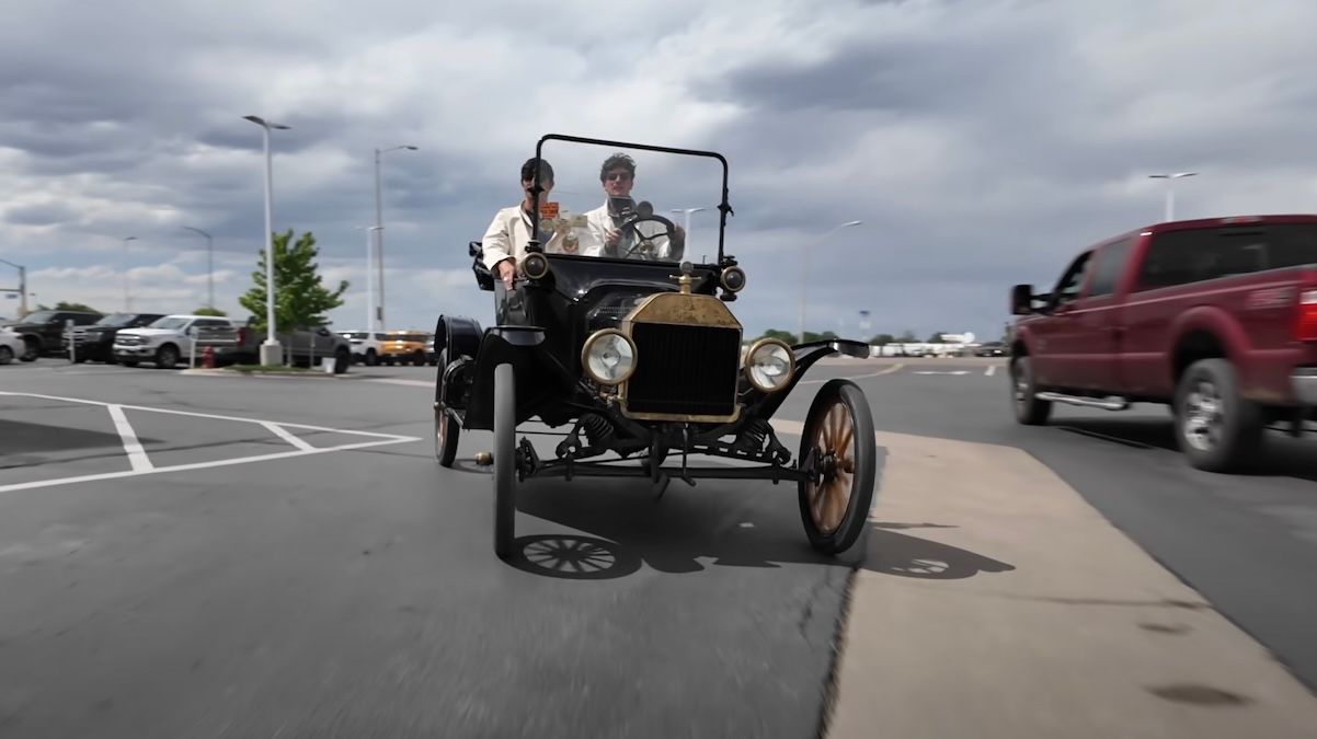 Квест по замене масла для 109-летнего Ford Model T - интересное видео - Men