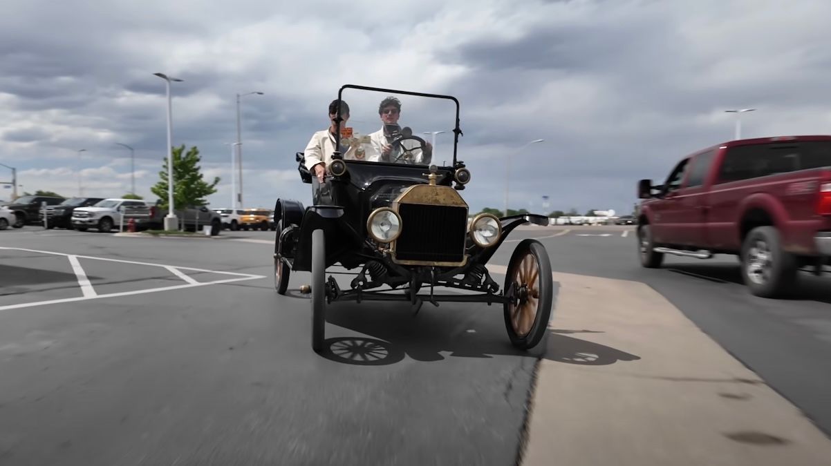 Квест по замене масла для 109-летнего Ford Model T - интересное видео - Men Квест по замене масла для 109-летнего Ford Model T - интересное видео - Men